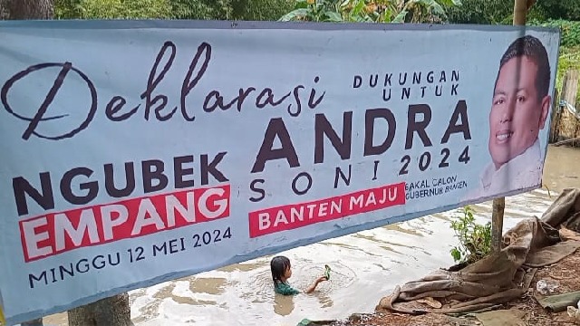 Mendukung Andra Soni Menjadi Gubernur Banten, Warga Ramai Ikutan Ngubek Empang