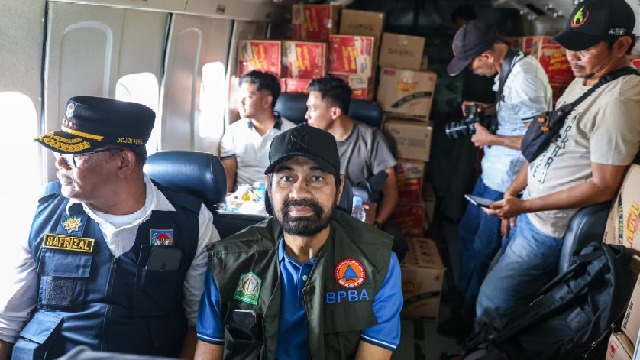 Gubernur Mualem Antar Bantuan Darurat ke Wilayah Terisolasi Banjir Aceh