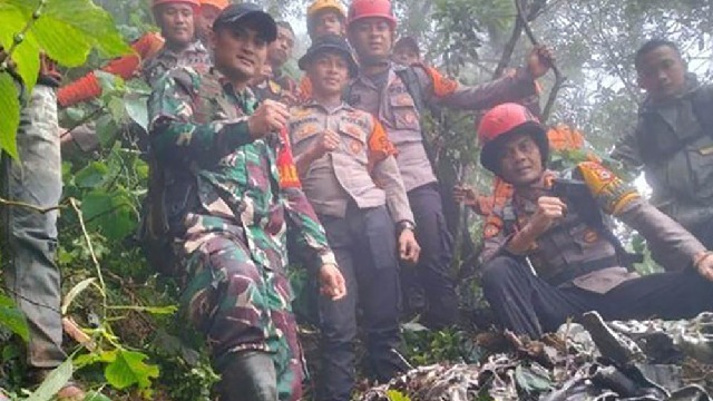 Tim SAR Bertahan di Puncak Bulusaraung, Evakuasi Pesawat ATR 42-500 Terkendala Cuaca 