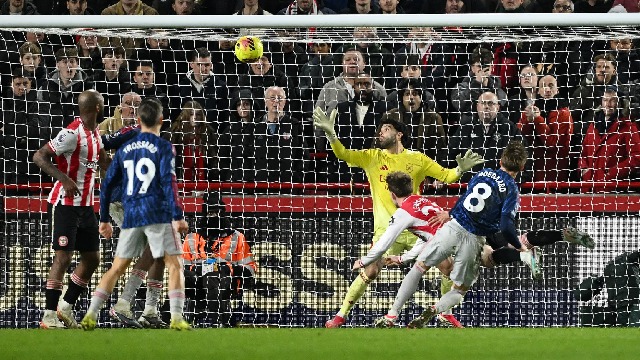 Arsenal Terpeleset di Markas Brentford, Man City Mulai Bernafas Di Pundak Arsenal.