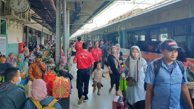 Penjualan Tiket Kereta di Pasar Senen Melonjak Jelang Ramadan  